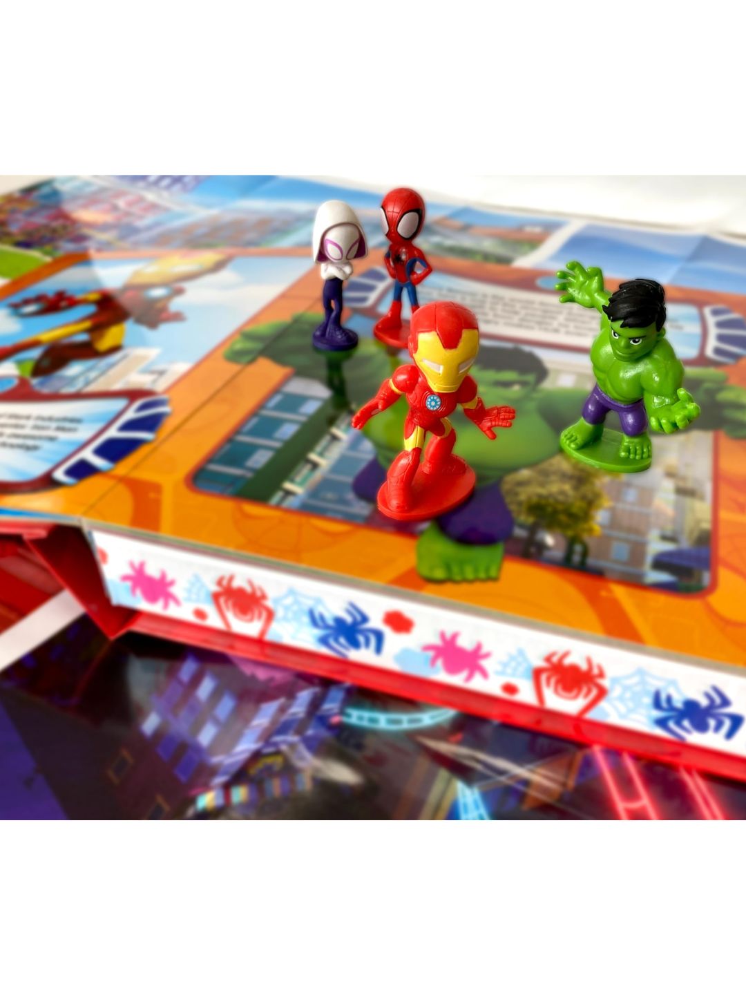 Marvel Spidey & Amazing Friends – My Busy Book (10 Figurines & Playmat)