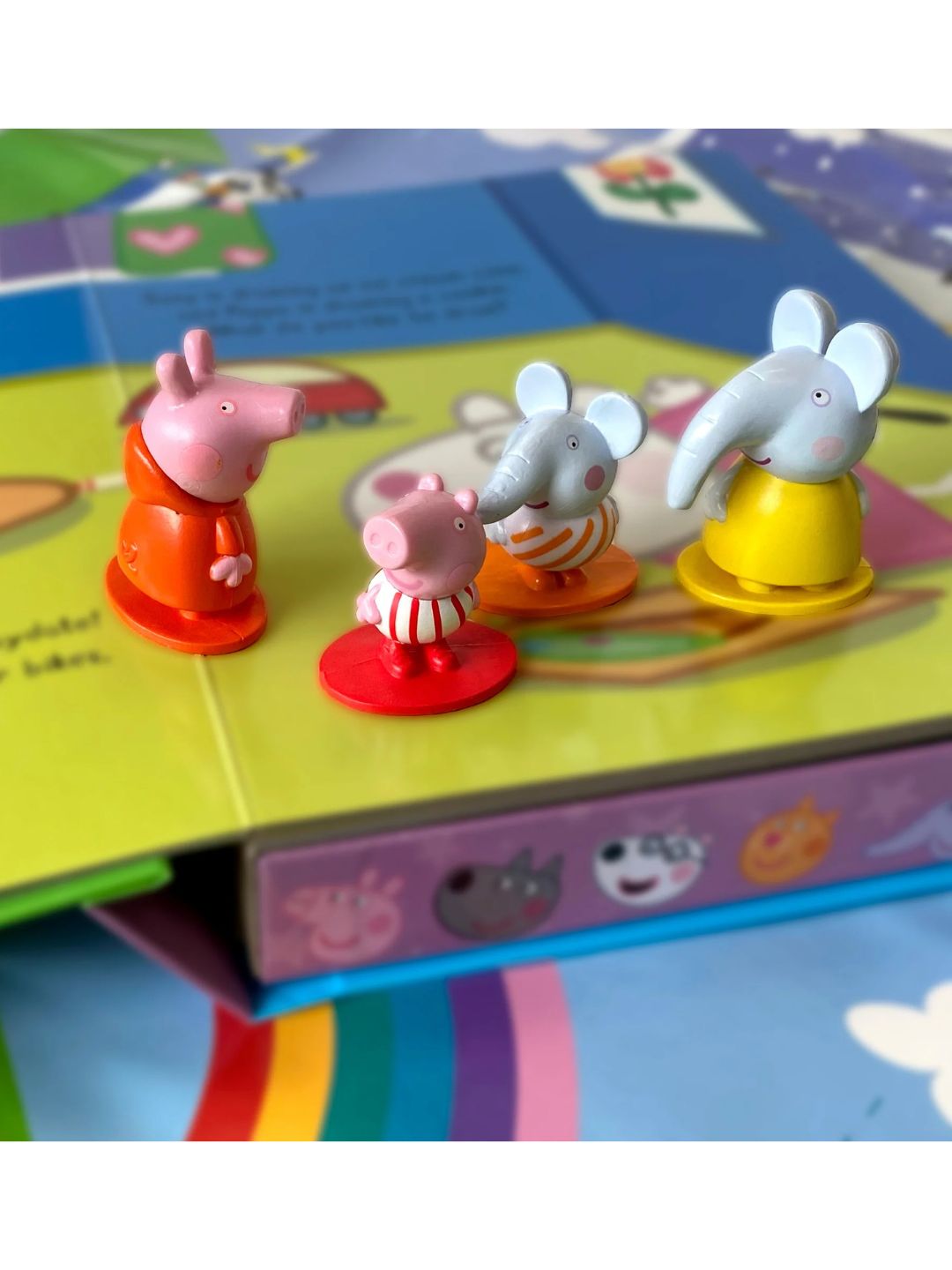 Peppa Pig Better Together! – My Busy Book (10 Figurines & Playmat)