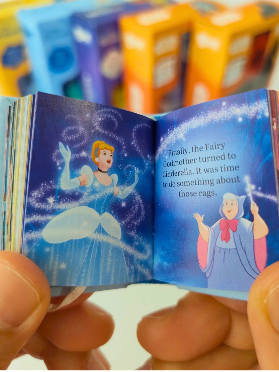 Bookcessories: Disney: Tiny Book of Cinderella